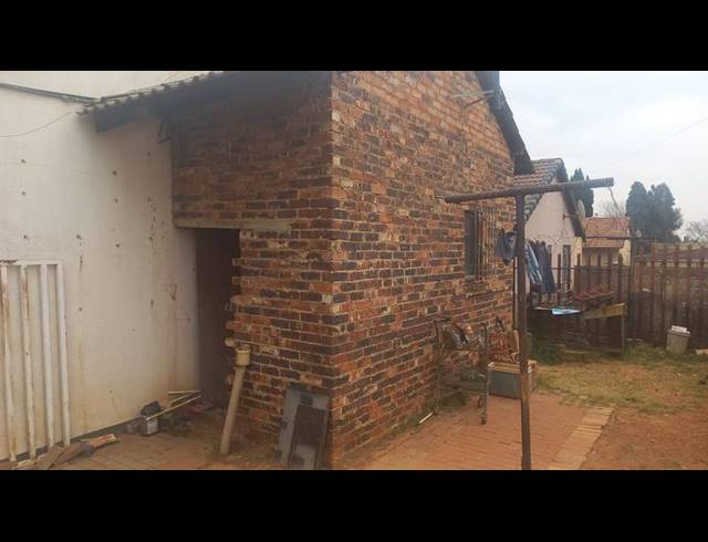 3 BEDROOM HOUSE FOR SALE IN ENNERDALE EXT 5